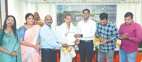   ಮಾಧ್ಯಮ ಕಾರ್ಯಾಗಾರದಲ್ಲಿ ಪದ್ಮಶ್ರೀ ಬೆಳೇರಿ ಸತ್ಯನಾರಾಯಣ ಅವರನ್ನು ಜಿಲ್ಲಾಧಿಕಾರಿ ಅರ್ಜುನ್ ಪಾಂಡಿಯನ್ ಗೌರವಿಸಿದರು. ವಿ.ಪಳನಿಚಾಮಿ, ಕೆ.ಮನೋಜ್, ಡಾ.ಎ.ಕೆ.ಜಾಕಿರ್ ಹುಸೇನ್, ಲಕ್ಷ್ಮೀಪ್ರಿಯಾ ಎಸ್.ಎಸ್. ಮೊದಲಾದವರಿದ್ದರು.