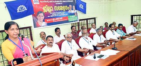  ಪಿಎಫ್ ಪಿಂಚಣಿದಾರರ ಸಂಘದ ಕಾಸರಗೋಡು ಜಿಲ್ಲಾ ಸಮ್ಮೇಳನ ಜಿಲ್ಲಾ ಪಂಚಾಯಿತಿ ಮಾಜಿ ಅಧ್ಯಕ್ಷೆ ಇ.ಪದ್ಮಾವತಿ ಉದ್ಘಾಟಿಸಿದರು. ಜಿಲ್ಲಾಧ್ಯಕ್ಷ ಕೆ.ವಿ.ಕುಞಂಬಾಡಿ, ಪಿ.ಕಾರ್ಯಂಬು ಮೊದಲಾದವರಿದ್ದರು.