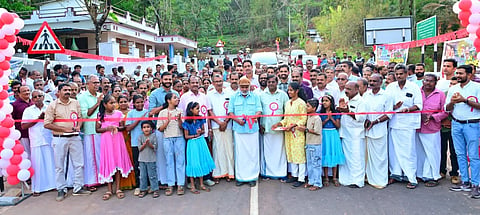 ರಾಮಂಚಿರ ಸೇತುವೆಯನ್ನು ರಿಬ್ಬರ್ ಕತ್ತರಿಸುವ ಮೂಲಕ ಶಾಸಕ ಎಂ.ರಾಜಗೋಪಾಲನ್ ಲೋಕಾರ್ಪಣೆ ಮಾಡಿದರು. ಸಿ.ಎಂ.ಮೀನಾಕುಮಾರಿ, ಟಿ.ನಾರಾಯಣನ್, ಎಂ.ಪಿ.ವಿ.ಜಾನಕಿ ಮತ್ತಿತರರಿದ್ದರು.