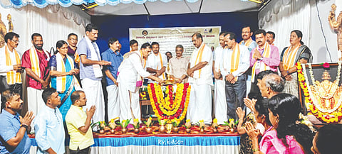 ಕಳತ್ತೂರಿನಲ್ಲಿ 2080ನೇ ಮದ್ಯವರ್ಜನ ಶಿಬಿರವನ್ನು ಚಕ್ರಪಾಣಿ ದೇವಪೂಜಿತ್ತಾಯ ಉದ್ಘಾಟಿಸಿದರು. ಮಂಜುನಾಥ ಆಳ್ವ ಮಡ್ವ, ವಿ.ಪಿ.ಅಬ್ದುಲ್ ಖಾದರ್ ಮೊದಲಾದವರಿದ್ದರು.  
