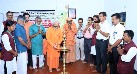  ಕಾಸರಗೋಡು ಜಿಲ್ಲಾ ಯೋಗಾಸನ ಚಾಂಪಿಯನ್‌ಶಿಪ್‌ನ್ನು ಚಿನ್ಮಯ ಮಿಷನ್ ಅಧ್ಯಕ್ಷ ಸ್ವಾಮಿ ವಿವೇಕಾನಂದ ಸರಸ್ವತಿ ಉದ್ಘಾಟಿಸಿದರು. ಕೇರಳದ ಯೋಗಾಸನ ಕ್ರೀಡಾ ಸಂಘದ ರಾಜ್ಯ ಜಂಟಿ ಕಾರ್ಯದರ್ಶಿ ರವಿಶಂಕರ್, ಚಿನ್ಮಯ ವಿದ್ಯಾಲಯ ಪ್ರಾಂಶುಪಾಲ ಸಿ.ಚಂದ್ರನ್ ಮೊದಲಾದವರಿದ್ದರು.  
