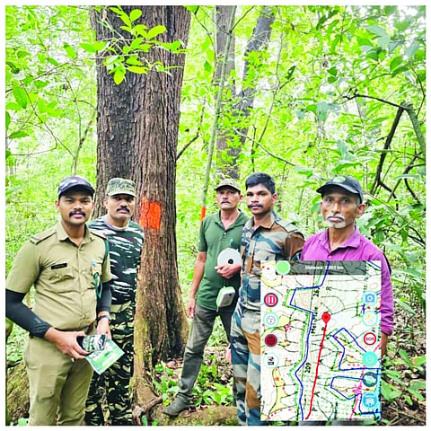 ರಾಷ್ಟ್ರೀಯ ಹುಲಿ ಗಣತಿಯನ್ವಯ ಜಿಲ್ಲೆಯ ಅರಣ್ಯ ಪ್ರದೇಶದಲ್ಲಿ ಹುಲಿ ಸಮೀಕ್ಷೆ ಕಾರ್ಯದಲ್ಲಿ ಅರಣ್ಯಾಧಿಕಾರಿಗಳು ಪಾಲ್ಗೊಂಡಿದ್ದರು.
