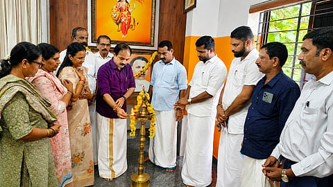  ಬಿಜೆಪಿ ಕಾಸರಗೋಡು ಜಿಲ್ಲಾ ನಾಯಕತ್ವ ಶಿಬಿರವನ್ನು ವಿ.ಕೆ.ಸಜೀವನ್ ಉದ್ಘಾಟಿಸಿದರು. ಬಿಜೆಪಿ ಕಾಸರಗೋಡು ಜಿಲ್ಲಾಧ್ಯಕ್ಷೆ ಎಂ.ಎಲ್.ಅಶ್ವಿನಿ,  ಬಿಜೆಪಿ ರಾಷ್ಟ್ರೀಯ ಪರಿಷತ್ ಸದಸ್ಯ ಎಂ.ಸಂಜೀವ ಶೆಟ್ಟಿ ಮೊದಲಾದವರಿದ್ದರು.  