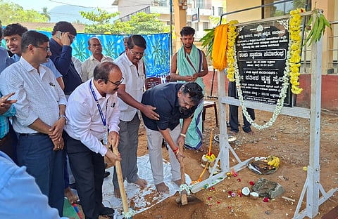 ಸತೀಶ ಸೈಲ್‌ ಅವರು ಶಂಕುಸ್ಥಾಪನೆ ನೆರವೇರಿಸಿದರು. 