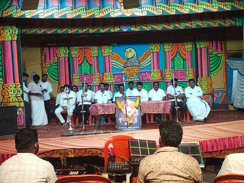 ಕುಷ್ಟಗಿಯ ಶ್ರೀ ಬುತ್ತಿಬಸವೇಶ್ವರ ಸಭಾಂಗಣದಲ್ಲಿ ಶನಿವಾರ ಸಾಮಾಜಿಕ ನಾಟಕವನ್ನು ಬಿಜೆಪಿಯ ಪ್ರಮುಖ ರವಿಯಜ್ಜ ಮದ್ದಾನಿ ಹಿರೇಮಠ ಉದ್ಘಾಟಿಸಿದರು. ಪ್ರಮುಖರಾದ ಸುರೇಶ ಸೇಬಿನಕಟ್ಟಿ, ಶರಣು ಹಿರೇಮಠ, ದೇವರಾಜ ಹಜಾಳದ ಇತರರಿದ್ದರು.