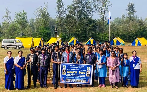 ಅತ್ತೂರು ಜ್ಞಾನಗಂಗಾ ವಸತಿ ಶಾಲೆಯಲ್ಲಿ ಹಮ್ಮಿಕೊಂಡಿದ್ದ  ಭಾರತ್ ಸ್ಕೌಟ್ಸ್ ಮತ್ತು ಗೈಡ್ಸ್  ವಾರ್ಷಿಕ ಶಿಬಿರದಲ್ಲಿ ಜಿಲ್ಲಾ ಸಂಘಟನಾ ಆಯುಕ್ತೆ ಯು.ಸಿ.ದಮಯಂತಿ, ತರಬೇತುದಾರ ಕೆ.ಯು.ರಂಜಿತ್, ಸಿ.ಎಂ. ಸುಲೋಚನಾ, ಕೆ.ಬಿ.ಗಣೇಶ್, ಎಂ.ಎಸ್.ಗಣೇಶ್ ಮತ್ತು ವಿದ್ಯಾರ್ಥಿಗಳು ಹಾಜರಿದ್ದರು. 
