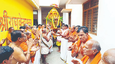 ಕುಷ್ಟಗಿಯ ರಾಯರ ಮಠದಲ್ಲಿ ಜಯತೀರ್ಥರ ಆರಾಧನೆ ನಿಮಿತ್ತ ಲಘು ರಥೋತ್ಸವ ಜರುಗಿತು.