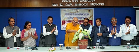 ಉಡುಪಿಯಲ್ಲಿ ಆಯೋಜಿಸಿದ್ದ ಕಾರ್ಯಾಗಾರವನ್ನು ನ್ಯಾ.ಕಿರಣ್​ ಎಸ್​. ಗಂಗಣ್ಣವರ್​ ಹಾಗೂ ಡಾ. ರವೀಂದ್ರನಾಥ್​ ಶಾನುಭಾಗ್​ ಉದ್ಘಾಟಿಸಿದರು. ನ್ಯಾ. ನಿತಿನ್​ ರಾವ್​, ಅಬೀದ್​ ಗದ್ಯಾಳ್​, ಎಸ್​.ಎಸ್​. ಕಾದ್ರೋಳ್ಳಿ, ಪ್ರೇಮಮೂರ್ತಿ ಕೆ., ರತ್ನಾ ಇತರರಿದ್ದರು.