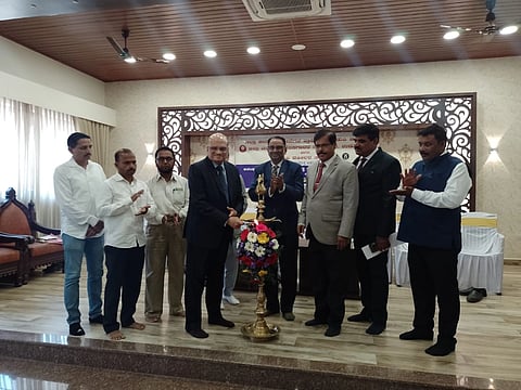 ಉಡುಪಿಯಲ್ಲಿ ಅಸಂಘಟಿತ ವಕಯದ ಕಾರ್ಮಿಕರಿಗೆ ಆಯೋಜಿಸಿದ್ದ ಕಾನೂನು ಅರಿವು ಕಾರ್ಯಾಗಾರವನ್ನು ನ್ಯಾ.ಎಂ.ಐ. ಅರುಣ್​ ಉದ್ಘಾಟಿಸಿದರು. ನ್ಯಾ.ಕಿರಣ್​ ಎಸ್​. ಗಂಗಣ್ಣವರ್​, ನ್ಯಾ.ಮನು ಪಟೇಲ್​ ಬಿ.ವೈ., ರೆನೋಲ್ಡ್​ ಪ್ರವೀಣ್​ ಕುಮಾರ್​, ಚಂದ್ರಶೇಖರ್​ ಶೆಟ್ಟಿ, ರವಿಚಂದ್ರ ಆಚಾರ್ಯ ಮಾರಾಳಿ, ರಘುನಾಥ್​ ಆಚಾರ್ಯ, ಕಮಲ್​ ಷಾ ಅಲ್ತಾಫ್​ ಅಹಮ್ಮದ್​, ಗಂಗಾಧರ್​ ಎಚ್​.ಎಂ. ಇದ್ದರು.