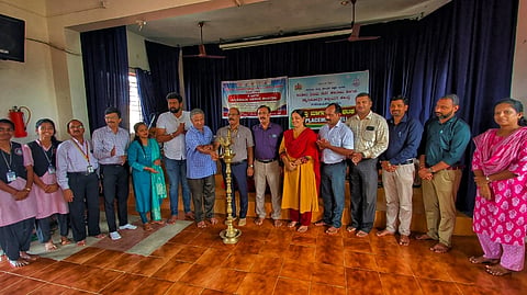 ಉಡುಪಿಯ ತೆಂಕನಿಡಿಯೂರು ಸರ್ಕಾರಿ ಕಾಲೇಜಿನಲ್ಲಿ ಆಯೋಜಿಸಿದ್ದ ಕಾರ್ಯಾಗಾರವನ್ನು ಶಿವಾನಂದ್​ ಯಲಿಗರ್​ ಉದ್ಘಾಟಿಸಿದರು. ಪ್ರೊ. ನಿತ್ಯಾನಂದ್​ ವಿ. ಗಾಂವ್ಕರ್​,  ಡಾ.ವಿಷ್ಣುಮೂರ್ತಿ ಪ್ರಭು, ಡಾ. ಶ್ರೀಧರ್​ ಭಟ್​, ಪೃಥ್ವಿರಾಜ್​ ನಾಯಕ್​, ಶ್ರುತಿ, ಬಿಂದು ಟಿ. ಇತರರಿದ್ದರು.