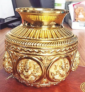 ಚಿನ್ನದ ಅಷ್ಟಲಕ್ಷ್ಷ್ಮೀ ಕಳಶ.