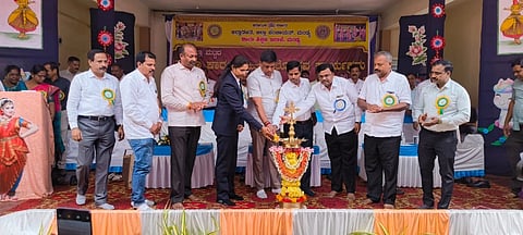 ಮಂಡ್ಯದಲ್ಲಿ ಆಯೋಜಿಸಿದ್ದ ಜಿಲ್ಲಾಮಟ್ಟದ ಪ್ರತಿಭಾ ಕಾರಂಜಿಯನ್ನು ಶಾಸಕ ಪಿ.ರವಿಕುಮಾರ್ ಗಣಿಗ ಉದ್ಘಾಟಿಸಿದರು. 