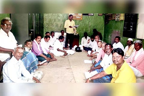ಬುಕ್ಕಸಾಗರದಲ್ಲಿ ವಿವಿದೋದ್ದೇಶ ಪ್ರಾಥಮಿಕ ಗ್ರಾಮೀಣ ಕೃಷಿ ಸಹಕಾರ ಸಂಘದ ಮಹಾಜನ ಸಭೆಯಲ್ಲಿ ಮುಖ್ಯ ಕಾರ್ಯನಿರ್ವಾಹಕ ಕಟ್ಟೆ ಎರ‌್ರಿಸ್ವಾಮಿ ಮಾತನಾಡಿದರು. ಅಧ್ಯಕ್ಷ ಕೆ.ರಾಜೇಶ, ಉಪಾಧ್ಯಕ್ಷ ಹರಿಜನ ಗುರುರಾಜ, ನಿರ್ದೇಶಕರಾದ ಬಿ.ಸೋಮಶೇಖರ, ಎಲ್.ಎಸ್.ರುದ್ರಪ್ಪ ಇತರರಿದ್ದರು.