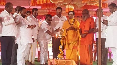 ಬೀದರ್ ತಾಲ್ಲೂಕಿನ ಕಮಠಾಣ ಗ್ರಾಮದಲ್ಲಿ ಶರಭಾವತಾರ ವೀರಭದ್ರೇಶ್ವರ ಜಾತ್ರೆ ಪ್ರಯುಕ್ತ ರಥೋತ್ಸವ ನಡೆಯಿತು