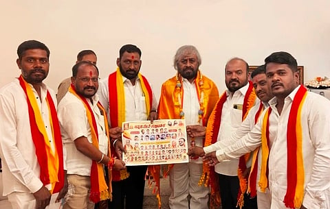 ಕನ್ನಡ ಸೇನೆ ಕರ್ನಾಟಕ ಸಂಘಟನೆಯ ಬೀದರ್ ಜಿಲ್ಲಾ ಘಟಕದ ಪದಾಧಿಕಾರಿಗಳು ಬೆಂಗಳೂರಿನಲ್ಲಿ ಗ್ರಾಮೀಣಾಭಿವೃದ್ಧಿ ಮತ್ತು ಪಂಚಾಯತ್‍ರಾಜ್ ಸಚಿವ ಈಶ್ವರ ಖಂಡ್ರೆ ಅವರನ್ನು ರಾಜ್ಯಮಟ್ಟದ ದ್ವಿತೀಯ ಗಡಿನಾಡು ಕನ್ನಡ ಜಾಗೃತಿ ಸಮಾವೇಶಕ್ಕೆ ಆಹ್ವಾನಿಸಿದರು.