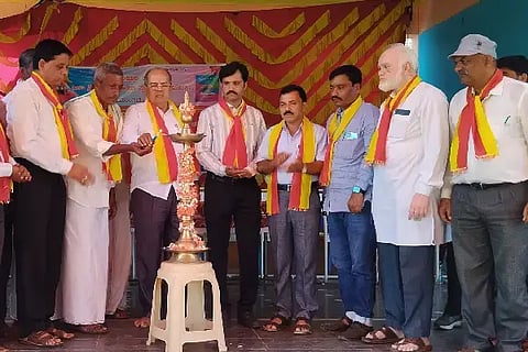 ರಟ್ಟಿಹಳ್ಳಿ ತಾಲೂಕಿನ ಕುಡುಪಲಿ ಗ್ರಾಮದಲ್ಲಿ ಆಯೋಜಿಸಿದ್ದ Kannada language ಕವಿಗೋಷ್ಠಿಯನ್ನು ಶಾಸಕ ಯು.ಬಿ. ಬಣಕಾರ ಉದ್ಘಾಟಿಸಿದರು. ರತ್ನವ್ವ ಜೋಗಿಹಳ್ಳಿ, ಲಲಿತಾ ಗೊಗ್ಗದ, ಎಂ.ಕೆ. ಹೊಳಜೋಗಿ, ಸುರೇಶ ಹೊಳಜೋಗಿ, ಬಸವರಾಜ ಜಾಡರ ಉಪಸ್ಥಿರಿತರಿದ್ದರು.