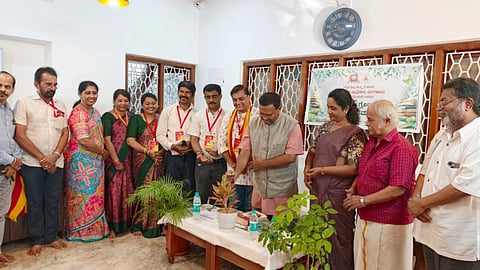 ಉಡುಪಿಯಲ್ಲಿ ಆಯೋಜಿಸಿದ್ದ 'ಮನೆಗೊಂದು ಗ್ರಂಥಾಲಯ' ಯೋಜನೆಯನ್ನು ಡಾ. ಮಾನಸ ಉದ್ಘಾಟಿಸಿದರು. ರವಿರಾಜ್​ ಎಚ್​.ಪಿ., ಯು.ವಿಶ್ವನಾಥ್​ ಶೆಣೈ, ಪೂರ್ಣಿಮಾ, ನಾಗರಾಜ್​ ಹೆಬ್ಬಾರ್​, ಡಾ. ಗಣನಾಥ್​ ಶೆಟ್ಟಿ ಎಕ್ಕಾರು, ರಂಜಿನಿ ವಸಂತ್​, ದೀಪಾ ಕರ್ಕಿ, ಸತೀಶ್​ ಕೊಡವೂರು, ರಾಜೇಶ್​ ಭಟ್​ ಣಿಯಾಡಿ, ಜನಾರ್ದನ್​ ಕೊಡವೂರು, ರಾಘವೇಂದ್ರ ಪ್ರಭು ಕರ್ವಾಲು, ಪೂರ್ಣಿಮಾ ಜನಾರ್ದನ್​ ಇದ್ದರು.
