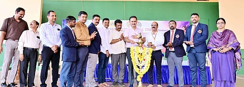 ಉಡುಪಿಯ ತೆಂಕನಿಡಿಯೂರು ಕಾಲೇಜ್​ನಲ್ಲಿ ಆಯೋಜಿಸಿದ್ದ ಕರಾಟೆ ಪಂದ್ಯಾಟವನ್ನು ಹರಿಪ್ರಸಾದ್​ ರೈ ಉದ್ಘಾಟಿಸಿದರು. ಪ್ರೊ. ನಿತ್ಯಾನಂದ್​ ವಿ. ಗಾಂವ್ಕರ್​, ಪ್ರಖ್ಯಾತ್​ ಶೆಟ್ಟಿ, ಹಮೀದಾ ಬಾನು, ಡಾ.ರೋಶನ್​ ಶೆಟ್ಟಿ, ಸಂತೋಷ್​ ಸುವರ್ಣ, ಡಾ. ನಿಶಾಂತ್​, ರೋಹಿತ್​, ವಾಮನ್​ ಪಾಲನ್​, ರವಿಕುಮಾರ್​ ಉದ್ಯಾವರ, ಮನೋಜಕುಮಾರ್​ ಇತರರಿದ್ದರು.