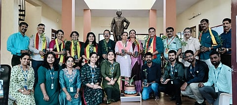ಉಡುಪಿಯ ಜಿಲ್ಲಾ ಕನ್ನಡ ಮತ್ತು ಸಂಸ್ಕೃತಿ ಇಲಾಖೆಯ ಕಚೇರಿಯಲ್ಲಿ ಪರಿಸರ ದಿನ ಆಚರಿಸಲಾಯಿತು. ಡಾ.ಗಣನಾಥ್​ ಶೆಟ್ಟಿ ಎಕ್ಕಾರು, ಗುರುರಾಜ್​ ಸನಿಲ್​, ಪೂರ್ಣಿಮಾ, ರವಿರಾಜ್​ ಎಚ್​.ಪಿ., ಜನಾರ್ದನ್​ ಕೊಡವೂರು, ರಂಜಿನಿ ವಸಂತ್​, ದೀಪಾ ಕರ್ಕಿ, ಡಾ.ರಶ್ಮಿ ಅಮ್ಮೆಂಬಳ, ಜ್ಯೋತಿ ಶೇಟ್​, ಸತೀಶ್​ ಕೊಡವೂರು, ರಾಘವೇಂದ್ರ ಪ್ರಭು ಕರ್ವಾಲು ಇತರರಿದ್ದರು.