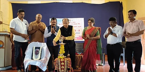 ಉಡುಪಿಯ ಇನ್ನಂಜೆಯಲ್ಲಿ ಆಯೋಜಿಸಿದ್ದ 'ಮಕ್ಕಳಿಗಾಗಿ ಕಾರಂತರು' ಕಾರ್ಯಕ್ರಮವನ್ನು ಡಾ.ರಾಧಾಕೃಷ್ಣ ಎಸ್​. ಐತಾಳ್​ ಉದ್ಘಾಟಿಸಿದರು. ಡಾ.ಗಣನಾಥ ಶೆಟ್ಟಿ ಎಕ್ಕಾರು, ಡಾ.ಭಾರತಿ ಮರವಂತೆ, ರಾಜೇಂದ್ರ ಪ್ರಭು, ಸತ್ಯಸಾಯಿ ಪ್ರಸಾದ್​, ನಟರಾಜ್​ ಉಪಾಧ್ಯಾಯ ಇದ್ದರು.