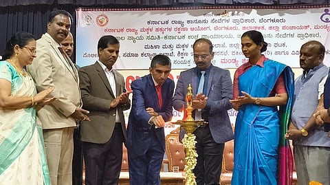 ಮಂಡ್ಯದಲ್ಲಿ ಆಯೋಜಿಸಿದ್ದ ತರಬೇತಿ ಕಾರ್ಯಾಗಾರವನ್ನು ರಾಜ್ಯ ಕಾನೂನು ಸೇವೆಗಳ ಪ್ರಾಧಿಕಾರದ ಸದಸ್ಯ ಕಾರ್ಯದರ್ಶಿ ಎಚ್.ಶಶಿಧರ್ ಶೆಟ್ಟಿ ಉದ್ಘಾಟಿಸಿದರು.