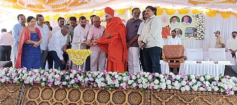 ಶನಿವಾರಸಂತೆಯಲ್ಲಿ ನೂತನವಾಗಿ ನಿರ್ಮಾಣಗೊಂಡ ಕೆಸ್ಸಾರ್ಟಿಸಿ ಬಸ್ ನಿಲ್ದಾಣ ಕಟ್ಟಡವನ್ನು ಶನಿವಾರ ಸಾರಿಗೆ ಮತ್ತು ಮುಜರಾಯಿ ಖಾತೆ ಸಚಿವ ರಾಮಲಿಂಗಾ ರೆಡ್ಡಿ ಉದ್ಘಾಟಿಸಿದರು. ಮಂತರ್‌ಗೌಡ, ಗೀತಾ ಹರೀಶ್,  ಶಶಿಧರ್, ವೀಣಾ ಅಚ್ಚಯ್ಯ ಇತರರು ಇದ್ದರು. 