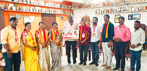ಉಡುಪಿಯ ಶಾಸಕರ ಭವನದಲ್ಲಿ ತಾಲೂಕು ಕಸಾಪ ಸಮ್ಮೇಳನದ ಪ್ರಚಾರ ಭಿತ್ತಿಚಿತ್ರವನ್ನು ಯಶ್​ಪಾಲ್​ ಸುವರ್ಣ ಬಿಡುಗಡೆ ಮಾಡಿದರು. ರವಿರಾಜ್​ ಎಚ್​.ಪಿ., ರಂಜಿನಿ ವಸಂತ್​, ಸತೀಶ್​ ಕೊಡವೂರು, ರಾಘವೇಂದ್ರ ಪ್ರಭು ಕರ್ವಾಲು, ಸಿದ್ದಬಸಯ್ಯ ಸ್ವಾಮಿ ಚಿಕ್ಕಮಠ, ವಸಂತ್​, ಅನಿತಾ ಸಿಕ್ವೇರಾ ಇತರರಿದ್ದರು.