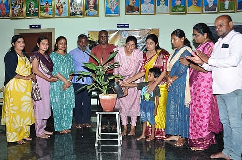 ಮಂಡ್ಯ ನಗರದಲ್ಲಿ ಆಯೋಜಿಸಿದ್ದ ಕಾರ್ಯಕ್ರಮವನ್ನು ಹಿಂದುಳಿದ ವರ್ಗಗಳ ಕಲ್ಯಾಣ ಇಲಾಖೆ ಜಿಲ್ಲಾ ಅಧಿಕಾರಿ ಮಂಜುಳಾ ಉದ್ಘಾಟಿಸಿದರು.