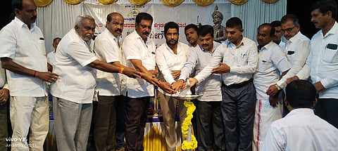 ಎಚ್.ಡಿ.ಕೋಟೆ ಪಟ್ಟಣದ ಡಾ.ಬಿ.ಆರ್.ಅಂಬೇಡ್ಕರ್ ಸಮುದಾಯ ಭವನದಲ್ಲಿ 517 ನೇ ನಾಡಪ್ರಭು ಕೆಂಪೇಗೌಡರ ಜಯಂತಿ ಕಾರ್ಯಕ್ರಮವನ್ನು ಶಾಸಕ ಅನಿಲ್ ಚಿಕ್ಕಮಾದು ಉದ್ಘಾಟಿಸಿದರು.