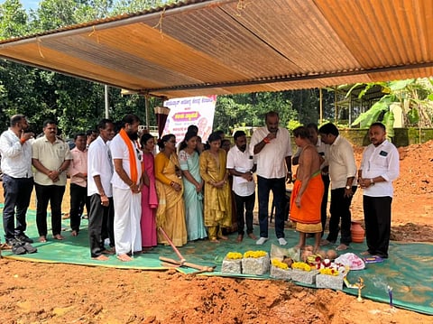 ಉಡುಪಿಯ ಕೆಂಜೂರಿನಲ್ಲಿ ಆಯುಷ್ಮಾನ್​ ಆರೋಗ್ಯ ಕೇಂದ್ರ ಸ್ಥಾಪನೆಗೆ ಯಶ್​ಪಾಲ್​ ಸುವರ್ಣ ಶಂಕುಸ್ಥಾಪನೆ ನೆರವೇರಿಸಿದರು. ಪ್ರತಾಪ್​ ಹೆಗ್ಡೆ ಮಾರಾಳಿ, ಡಾ.ಸವಿತಾ ಕುಂದರ್​, ಆದರ್ಶ್​ ಶೆಟ್ಟಿ ಕೆಂಜೂರು, ದಿನೇಶ ಶೆಟ್ಟಿ, ರಮಾನಂದ್​ ಶೆಟ್ಟಿ, ಸುಧಾಕರ್​ ಶೆಟ್ಟಿ ಇನ್ನಿತರರು ಇದ್ದರು.
