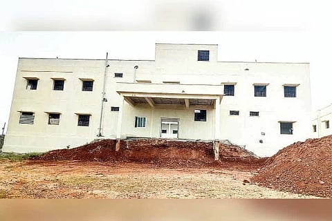 ಕಾನಹೊಸಹಳ್ಳಿ ಸಮೀಪ ಇಮಡಾಪುರ ಬಳಿ ನಿರ್ಮಿಸಲಾಗಿರುವ ಡಾ.ಬಿ.ಆರ್.ಅಂಬೇಡ್ಕರ್ ವಸತಿ ಶಾಲೆ ಕಟ್ಟಡ.