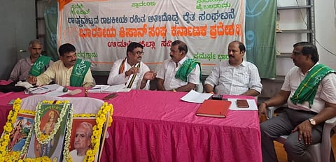 ಉಡುಪಿ ಜಿಲ್ಲಾ ಭಾರತೀಯ ಕಿಸಾನ್​ ಸಂಘದ ಕಾರ್ಯಾಲಯದಲ್ಲಿ ನಡೆದ ಸಮಾಲೋಚನಾ ಸಭೆಯಲ್ಲಿ ಸಾಯಿ ರೆಡ್ಡಿ ಮಾತನಾಡಿದರು. ರಮೇಶ್​ ರಾಜು, ಸೋಮಶೇಖರ್​, ಪುಟ್ಟಸ್ವಾಮಿ, ನವೀನ್​ಚಂದ್ರ ಜೈನ, ಶ್ರೀನಿವಾಸ ಭಟ್​, ಸತ್ಯನಾರಾಯಣ ಉಡುಪ ಇದ್ದರು.