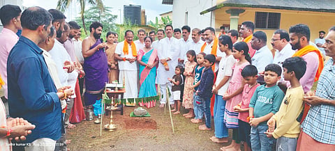  ನೆಲ್ಯಾಡಿ ಕೌಕ್ರಾಡಿ ಶ್ರೀ ಅಯ್ಯಪ್ಪ ಸ್ವಾಮಿ ದೇವಸ್ಥಾನದ ರಂಗಮಂಟಪಕ್ಕೆ ಶಿಲಾನ್ಯಾಸ ನಡೆಯಿತು. ಶಾಸಕಿ ಭಾಗೀರಥಿ ಮುರುಳ್ಯ, ರವಿಚಂದ್ರ ಹೊಸವಕ್ಲು ಮೊದಲಾದವರಿದ್ದರು.  