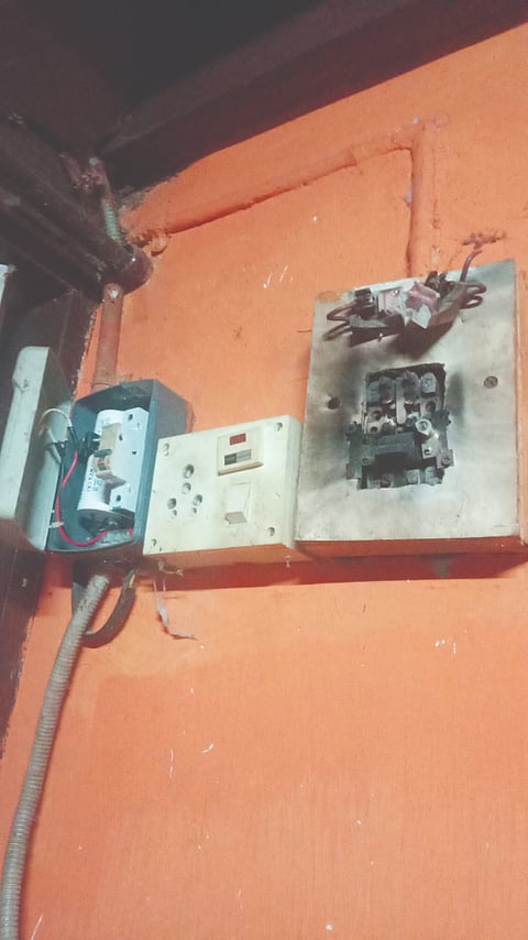 ಕಾರ್ಕಳದಲ್ಲಿ ಗಾಳಿ- ಮಳೆಗೆ ಹಾನಿ ಸಂಭವಿಸಿರುವುದು.