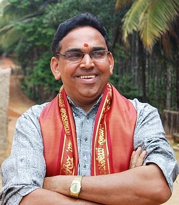 ಕುಂಭಾಶಿಯ ಪೂರ್ಣಚಂದ್ರ ಯಕ್ಷಕಲಾ ಪ್ರತಿಷ್ಠಾನದ ಕಾರ್ಯದರ್ಶಿ, ಖ್ಯಾತ ಕಲಾವಿದ ಕೊಂಡದಕುಳಿ ರಾಮಚಂದ್ರ ಹೆಗಡೆ.
