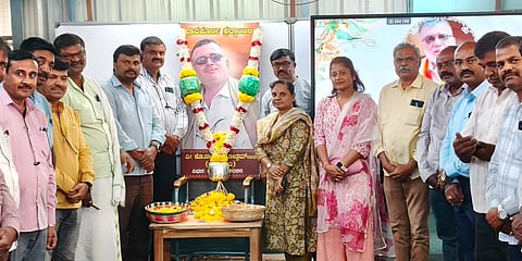   ಮಂಡ್ಯ ನಗರದ ಕನ್ನಿಕಾಶಿಲ್ಪಾ ನವೋದಯ ತರಬೇತಿ ಕೇಂದ್ರದಲಿ ಕವಿ ಕೊ.ನಾ.ಪುರುಷೋತ್ತಮ ಶ್ರದ್ಧಾಂಜಲಿ ಅರ್ಪಿಸಲಾಯಿತು. 
