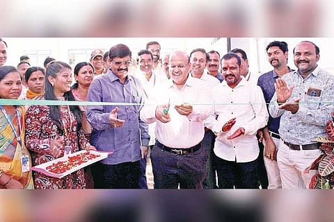 ಕೊಪ್ಪಳದ ತೋಟಗಾರಿಕೆ ಇಲಾಖೆ ಆವರಣದಲ್ಲಿ ಹಮ್ಮಿಕೊಂಡಿದ್ದ 3 ದಿನಗಳ ಸರಸ್ ಮೇಳ ಕಾರ್ಯಕ್ರಮವನ್ನು ಜಿಲ್ಲಾಧಿಕಾರಿ ಡಾ.ಸುರೇಶ ಬಿ.ಇಟ್ನಾಳ ಉದ್ಘಾಟಿಸಿದರು. ಜಿಲ್ಲಾ ಪಂಚಾಯತಿ ಉಪಕಾರ್ಯದರ್ಶ ಟಿ.ಕೃಷ್ಣಮೂರ್ತಿ, ಜಿಲ್ಲಾ ಕೌಶಲ ಮಿಷಿನ್‌ವ್ಯವಸ್ಥಾಪಕರು, ಎನ್.ಆರ್.ಎಲ್.ಎಂ ಮತ್ತು ನಲ್ಮ್ ಯೋಜನೆಯ ಜಿಲ್ಲಾ ಹಾಗೂ ತಾಲೂಕು ಮಟ್ಟದ ಅಧಿಕಾರಿಗಳಿದ್ದರು.