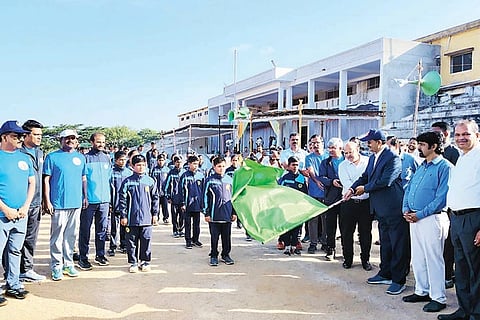 ಕೊಪ್ಪಳದಲ್ಲಿ ಶುಕ್ರವಾರ ಹಮ್ಮಿಕೊಂಡಿದ್ದ ಐಕ್ಯತಾ ಓಟಕ್ಕೆ ಉಪಲೋಕಾಯುಕ್ತ ನ್ಯಾ.ಬಿ. ವೀರಪ್ಪ ಚಾಲನೆ ನೀಡಿದರು. 
