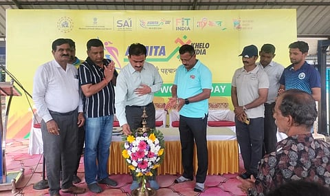 ಉಡುಪಿಯ ಜಿಲ್ಲಾ ಕ್ರೀಡಾಂಗಣದಲ್ಲಿ ಆಯೋಜಿಸಿದ್ದ ಕ್ರೀಡಾಕೂಟವನ್ನು ಹರಿಪ್ರಸಾದ್​ ರೈ ಉದ್ಘಾಟಿಸಿದರು. ಡಾ. ರೋಶನ್​ ಶೆಟ್ಟಿ, ದಿನೇಶ್​ ಶೆಟ್ಟಿ, ಸುದರ್ಶನ್​ ನಾಯಕ್​ ಇತರರಿದ್ದರು.