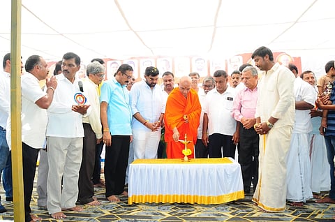 ಮಂಡ್ಯ ತಾಲೂಕು ಕ್ಯಾತುಂಗೆರೆ ಗ್ರಾಮದಲ್ಲಿ ಆಯೋಜಿಸಿದ್ದ ಕಾರ್ಯಕ್ರಮವನ್ನು ಚುಂಚಶ್ರೀ ಡಾ.ನಿರ್ಮಲಾನಂದನಾಥ ಸ್ವಾಮೀಜಿ ಉದ್ಘಾಟಿಸಿದರು.