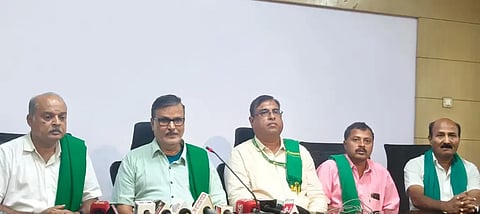 FRP ಸುದ್ದಿಗೋಷ್ಠಿಯಲ್ಲಿ ಮಾತನಾಡಿದ ರಾಜ್ಯ ಕಬ್ಬು ಬೆಳೆಗಾರರ ಸಂಘದ ಅಧ್ಯಕ್ಷ ಕುರುಬೂರ ಶಾಂತಕುಮಾರ 