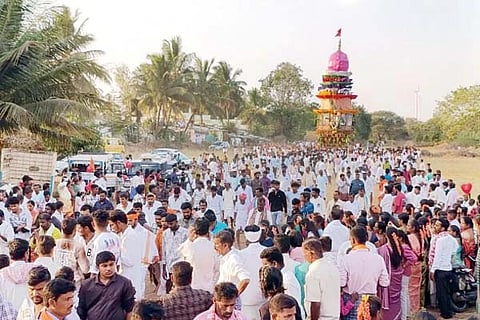 ಕುರುಗೋಡು ತಾಲೂಕಿನ ಬಾದನಹಟ್ಟಿ ಗ್ರಾಮದಲ್ಲಿ ಗಾದಿಲಿಂಗೇಶ್ವರ ರಥೋತ್ಸವ ಜರುಗಿತು.