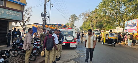 SHUTDOWN ಲಕ್ಷ್ಮೇಶ್ವರದಲ್ಲಿ ಬಂದ್ ಹಿನ್ನೆಲೆಯಲ್ಲಿ ಪೊಲೀಸರ ಕಾವಲು