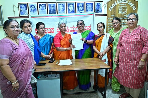ಕರ್ನಾಟಕ ಲೇಖಕಿಯರ ಸಂಘದ ಅಧ್ಯಕ್ಷೆಯಾಗಿ ಡಾ. ಆರ್. ಸುನಂದಮ್ಮ ಅಧಿಕಾರ ಸ್ವೀಕಾರ 