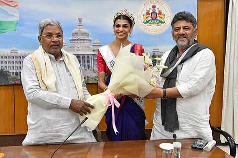 ಮಿಸ್ ಯೂನಿವರ್ಸ ಕರ್ನಾಟಕ ಸ್ಪರ್ಧೆಯಲ್ಲಿ ಆಯ್ಕೆಯಾದ ಲೇಖನ ಮಲ್ಲಿಕಾರ್ಜುನ ಹೆಗ್ಡೆಗೆ ಸಿಎಂ ಸಿದ್ದರಾಮಯ್ಯ ಮತ್ತು ಡಿಸಿಎಂ ಡಿ.ಕೆ.ಶಿವಕುಮಾರ್ ಅಭಿನಂದಿಸಿದರು. 