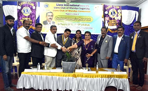 ಮಂಡ್ಯದಲ್ಲಿ ಆಯೋಜಿಸಿದ್ದ ಕಾರ್ಯಕ್ರಮವನ್ನು ಅಂತಾರಾಷ್ಟ್ರೀಯ ಲಯನ್ಸ್ ಸಂಸ್ಥೆ ಜಿಲ್ಲಾ ಪ್ರಾಂತಪಾಲ ಕೆ.ಎಲ್.ರಾಜಶೇಖರ್  ಉದ್ಘಾಟಿಸಿದರು. 