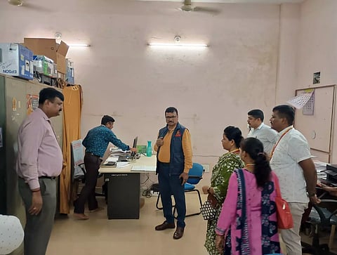 ಉಡುಪಿ ಜಿಲ್ಲೆಯ ವಿವಿಧ ತಾಲೂಕು ಕಚೇರಿಗಳಲ್ಲಿ ಲೋಕಾಯುಕ್ತ ಅಧಿಕಾರಿಗಳು ಕಡತಗಳ ಪರಿಶೀಲನೆ ನಡೆಸಿದರು.