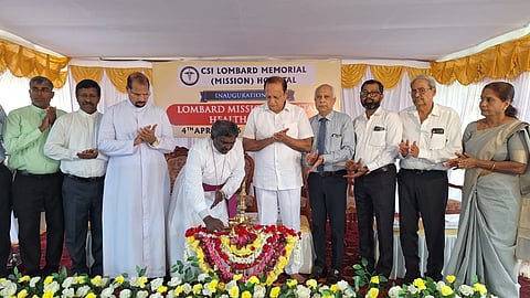 ಉಡುಪಿಯ ಕಟಪಾಡಿಯಲ್ಲಿ ಲೋಂಬಾರ್ಡ್​ ಮಿಷನ್​ ಆಸ್ಪತ್ರೆಯ ಆರೋಗ್ಯ ಕೇಂದ್ರವನ್ನು ಬಿಷಪ್​ ಹೇಮಚಂದ್ರ ಕುಮಾರ್​ ಉದ್ಘಾಟಿಸಿದರು. ಡಾ.ಸುಶೀಲ್​ ಜತ್ತನ್ನ, ವಿನಯಕುಮಾರ್​ ಸೊರಕೆ, ಫೌಸ್ಟಿನ್​ ಲೂಕಸ್​ ಲೋಬೋ, ಡಾ. ಎ.ರವೀಂದ್ರನಾಥ್​ ಶೆಟ್ಟಿ, ಇಕ್ಬಾಲ್​ ಸಂಶುದ್ದೀನ್​ ಇತರರಿದ್ದರು.