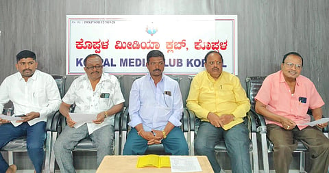 ಜಿಲ್ಲಾ ಯುವ ಘಟಕದ ಅಧ್ಯಕ್ಷ ಹುಲಗಪ್ಪ ಮಡಿವಾಳ, ಗೌರವ ಅಧ್ಯಕ್ಷರಾದ ಗವಿಸಿದ್ದಪ್ಪ ಮಡಿವಾಳ, ಮೂಕಪ್ಪ ಮಡಿವಾಳ ಬಸಾಪುರ, ಹಿರಿಯರಾದ ಪರಸಪ್ಪ ಮಡಿವಾಳರ ಇತರರಿದ್ದರು.