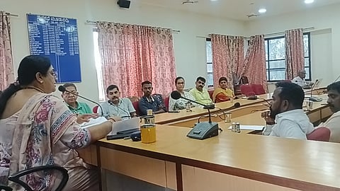  ಮೂಡುಬಿದಿರೆ ಪುರಸಭೆಯಲ್ಲಿ ಭಾರತ್ ಜೋಡೋ ಯುವ ಸಂಘಟನೆ ಸ್ಥಾಪನೆ ಕುರಿತ ಸಿದ್ಧತಾ ಸಭೆಯಲ್ಲಿ ಇಂದು ಎಂ., ನಾಗರಾಜ ಪೂಜಾರಿ, ಪಿ.ಕೆ.ಥೋಮಸ್ ಮತ್ತಿತರರಿದ್ದರು.  